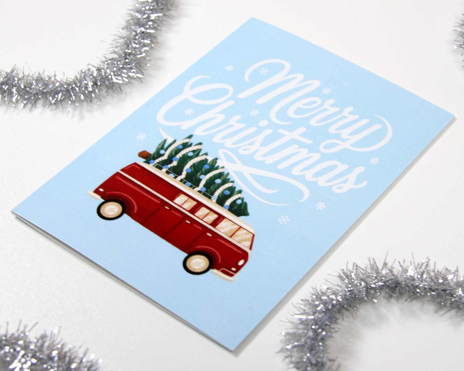 Weihnachtskarte mit rotem Bus und Tannenbaum - Klappkarte mit Umschlag